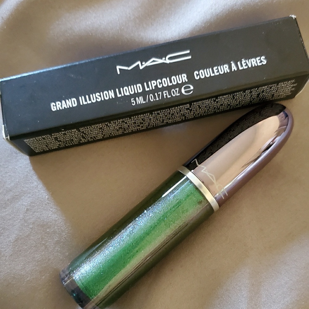 NIB - MAC Grand Illusion Lip Color